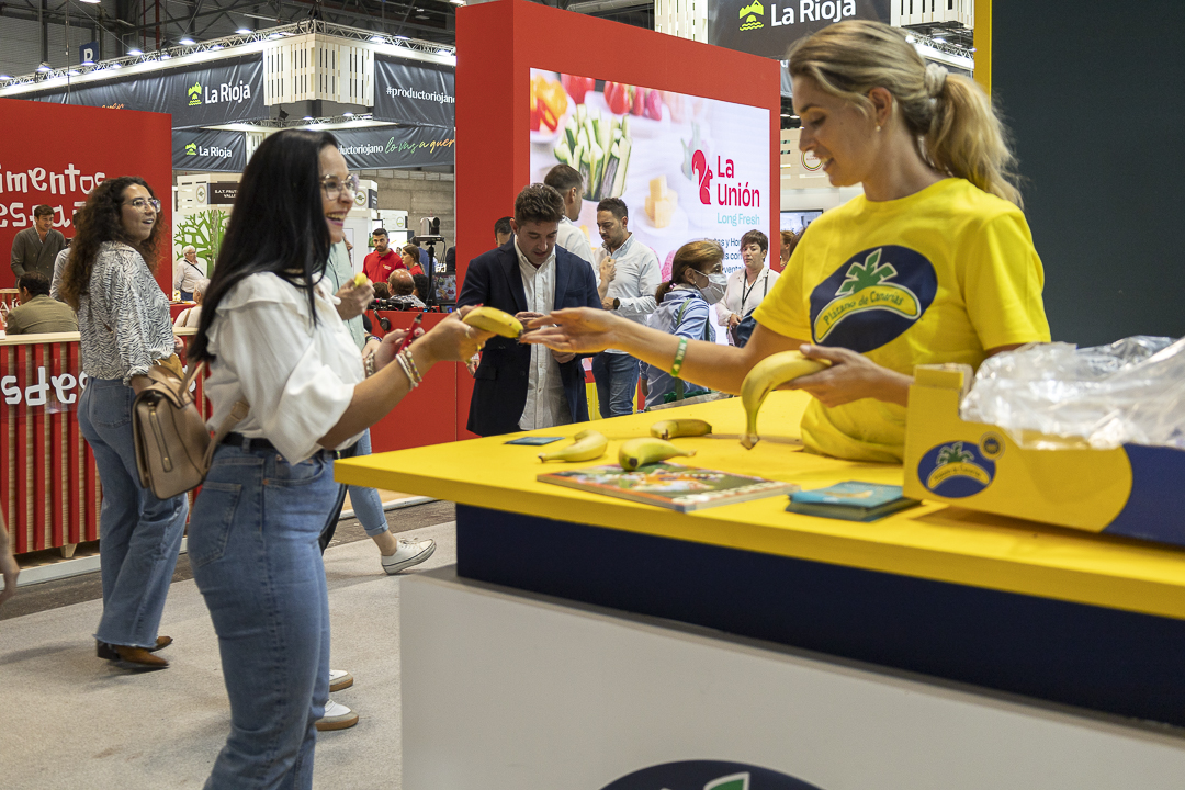 Azafatas de Agencia Prodereg en una feria