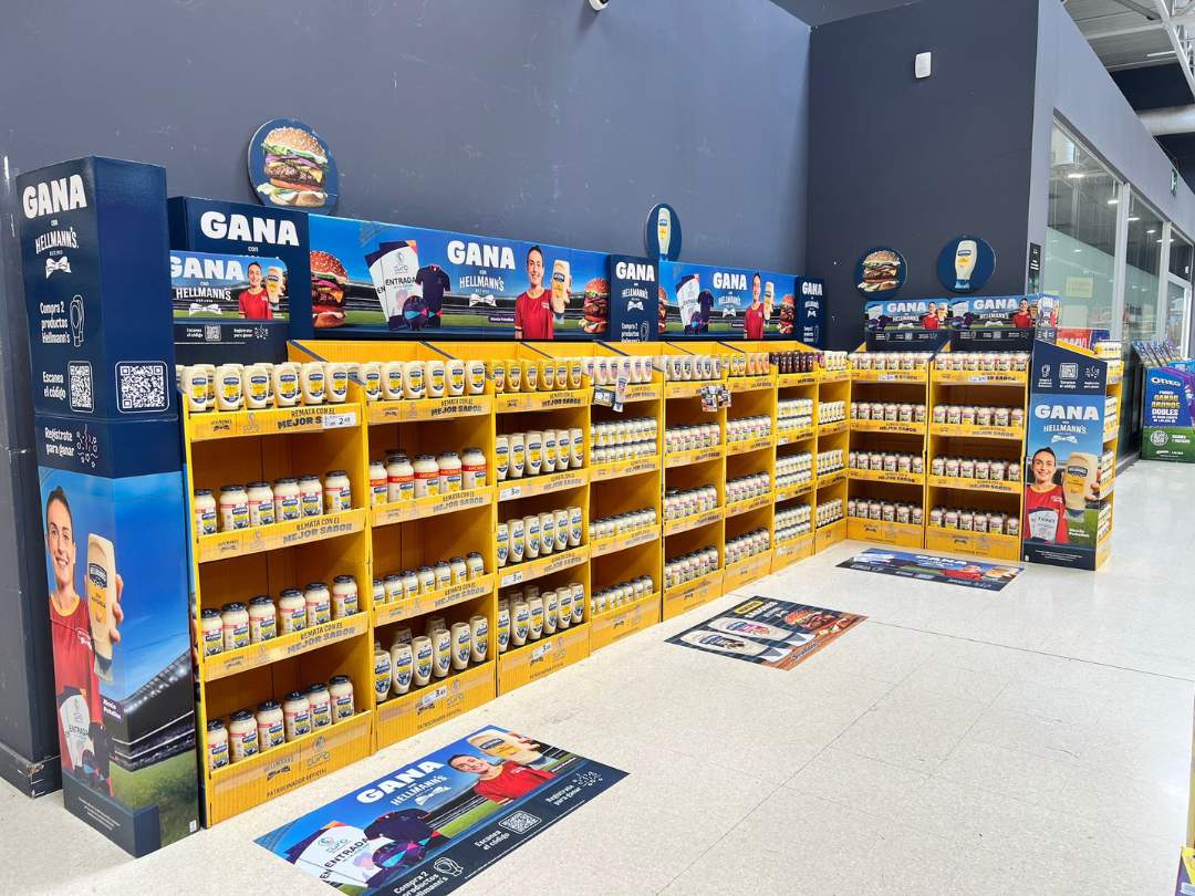 Montaje de PLV en el punto de venta