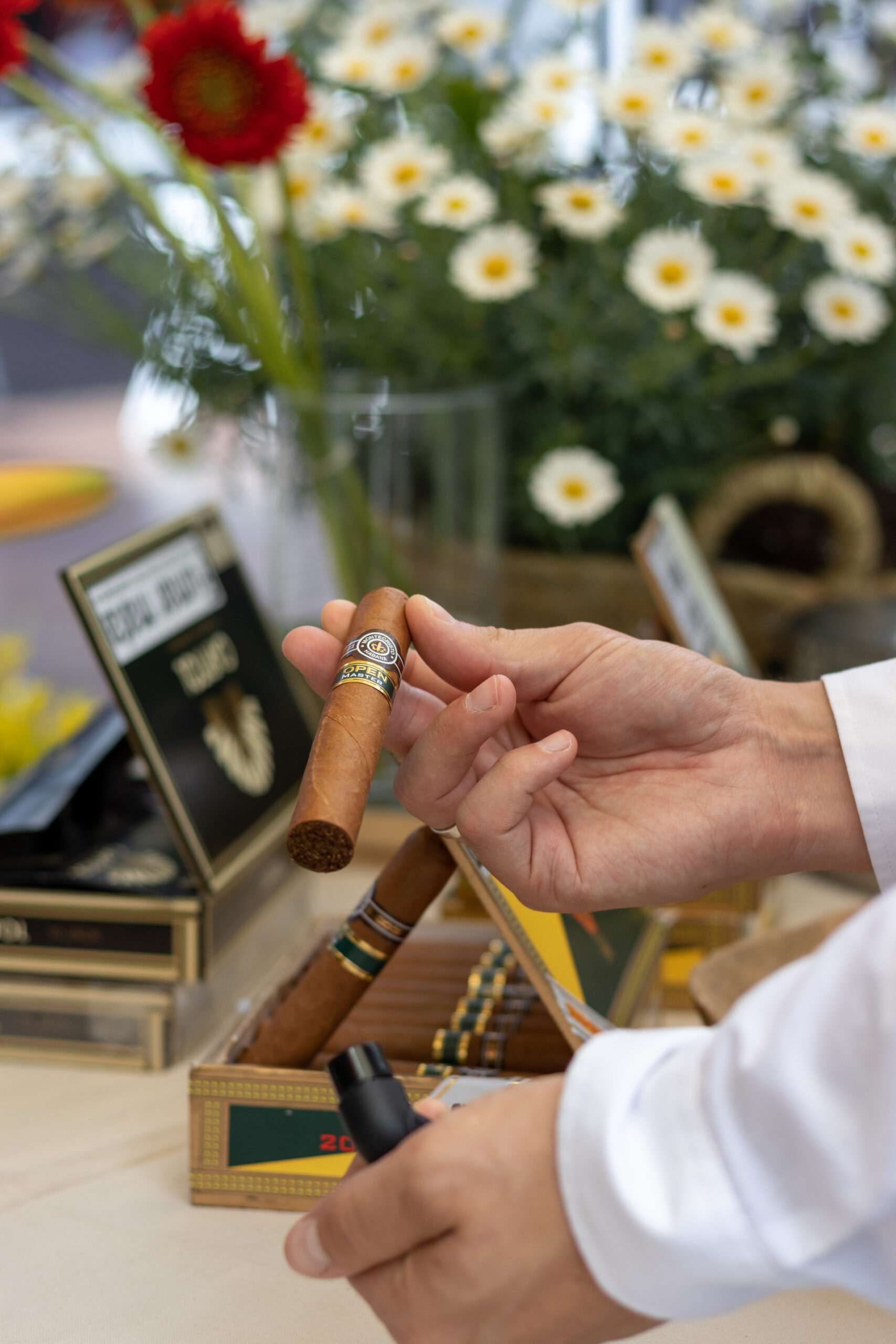 CIGAR CORNER